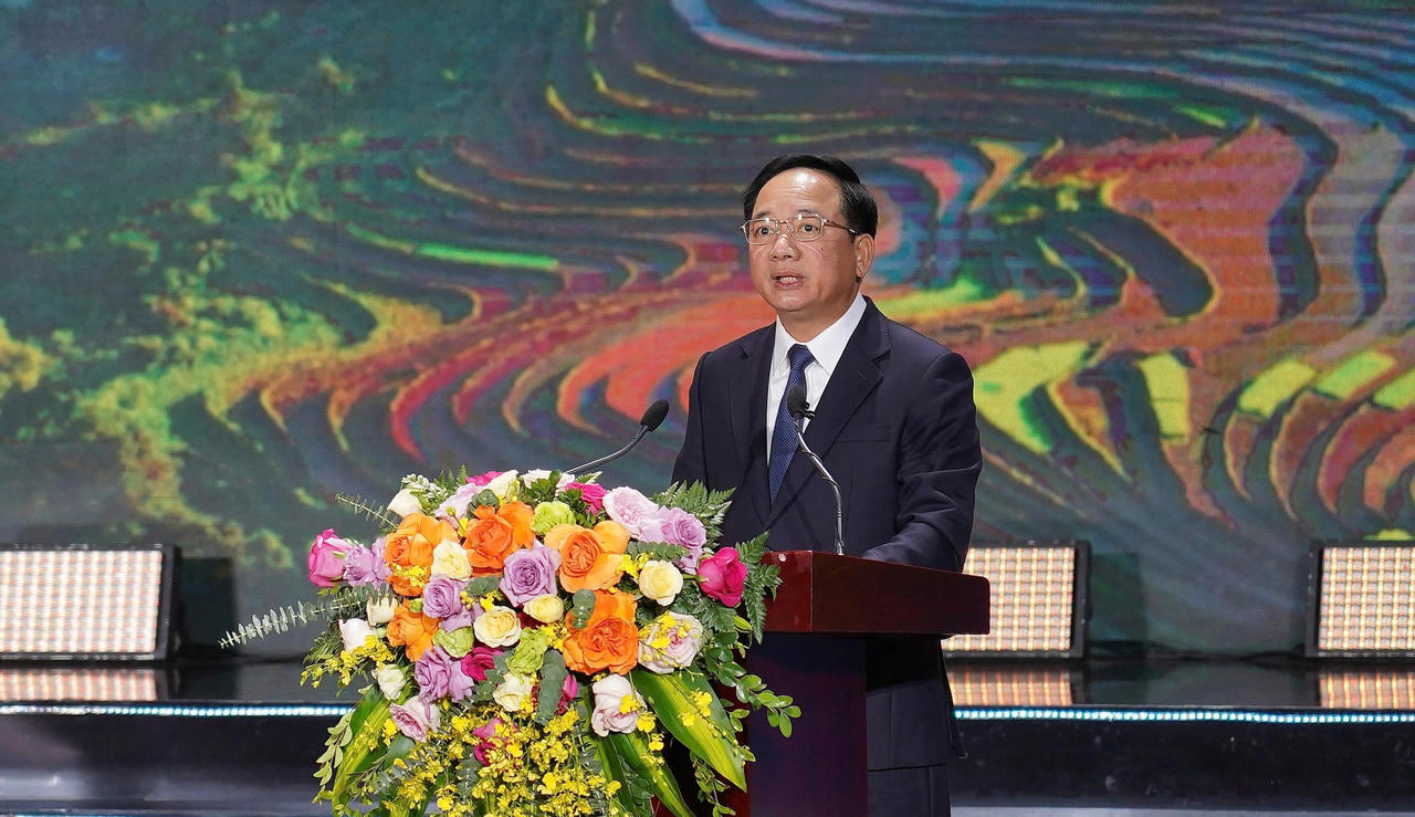 Ông Trịnh Văn Quyết, Ủy viên Bộ Chính trị, Bí thư Trung ương Đảng, Trưởng Ban Tuyên giáo Trung ương phát biểu tại Lễ trao giải Cuộc thi và Triển lãm ảnh nghệ thuật cấp Quốc gia “Tự hào một dải biên cương” lần thứ IV, năm 2026. (Ảnh: Đức Dương)