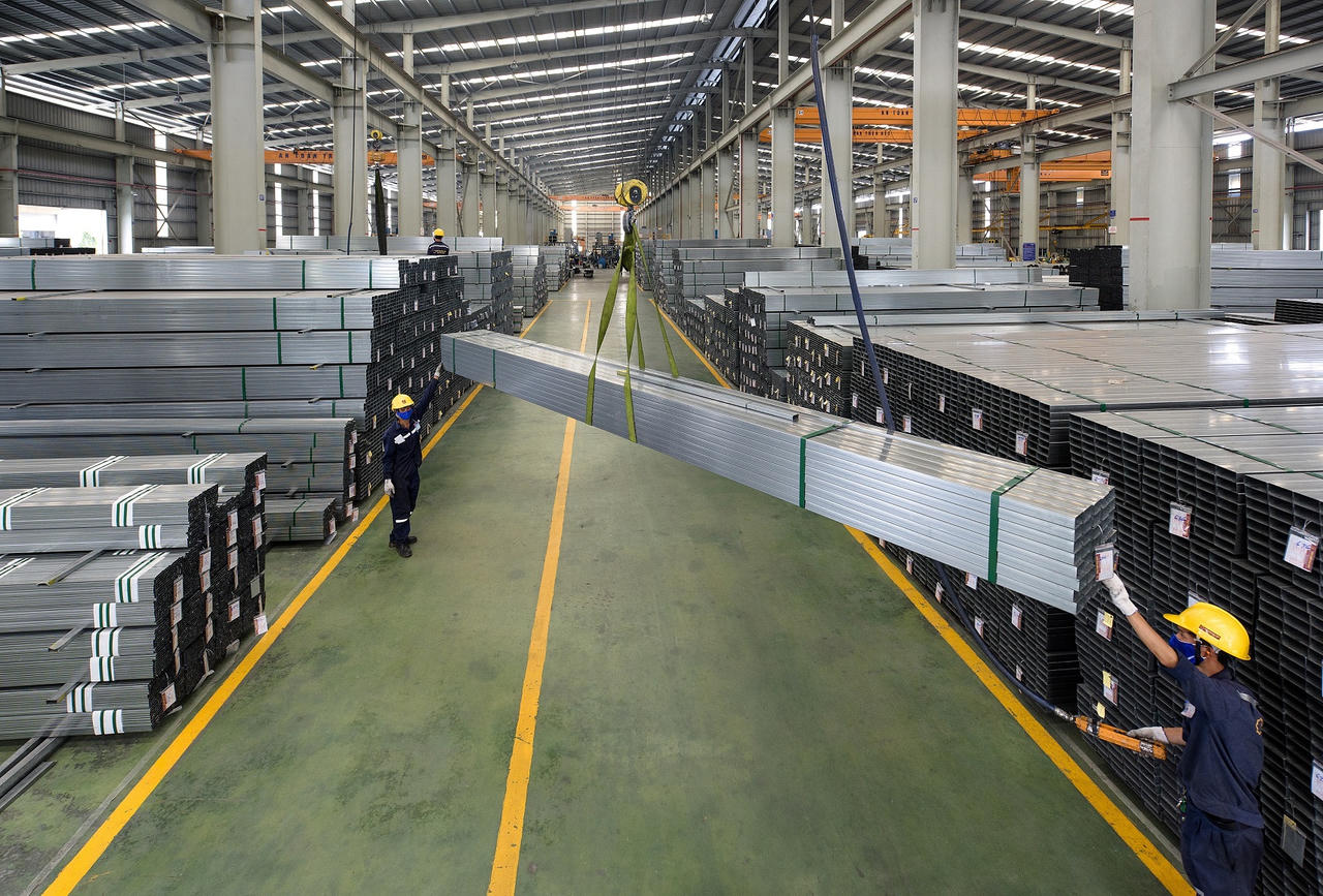 Bên cạnh hoạt động sản xuất tôn thép truyền thống, Tập đoàn Hoa Sen đang tập trung phát triển Hệ thống Siêu thị Vật liệu xây dựng & Nội thất Hoa Sen Home. Ảnh ĐVCC.