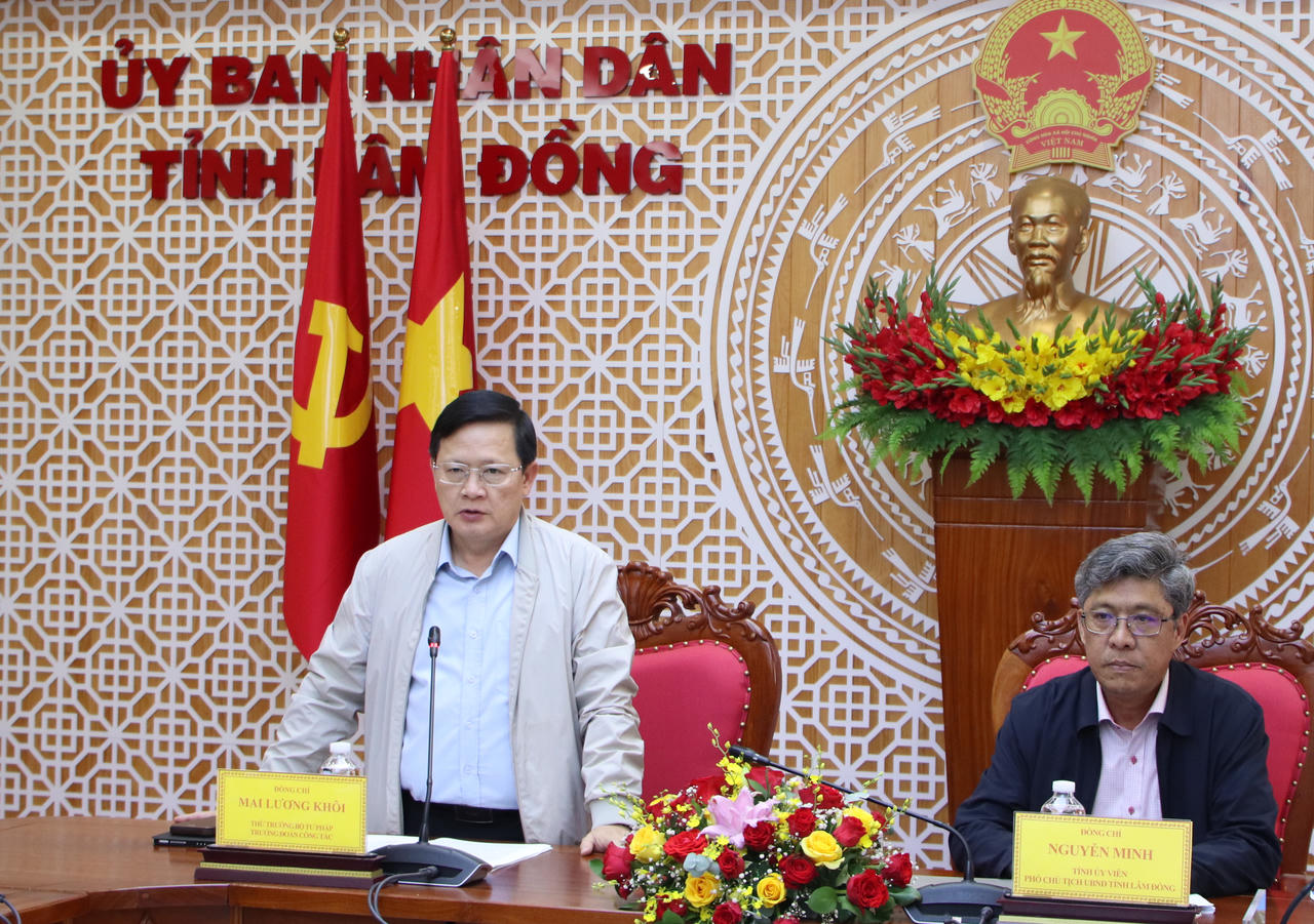 Thứ trưởng Bộ Tư pháp Mai Lương Khôi phát biểu kết luận buổi làm việc. Ảnh: Mai Long.