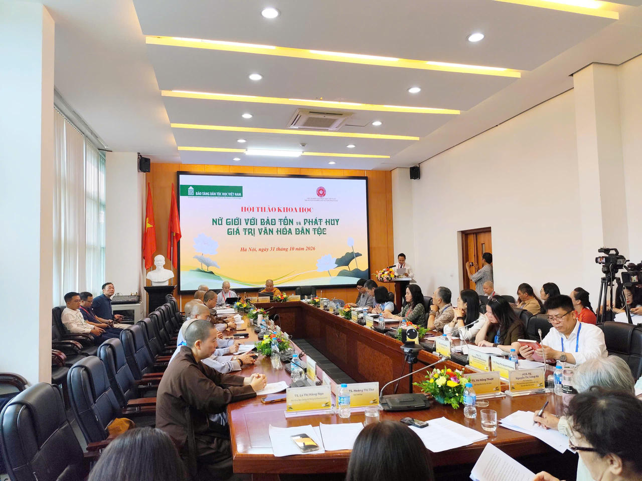 Khẳng định vai trò của phụ nữ đối với sự nghiệp bảo tồn và phát huy di sản văn hóa dân tộc