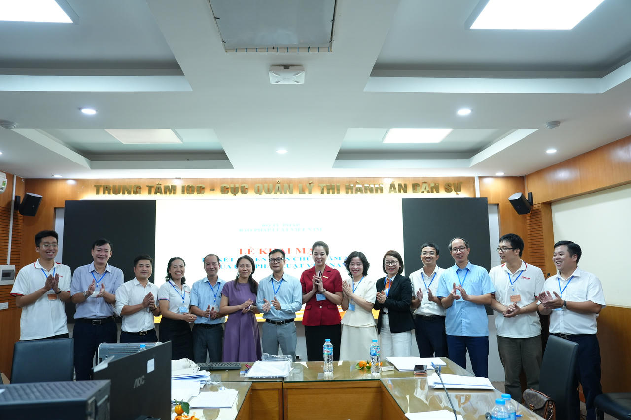 Đại diện Vụ Tổ chức cán bộ (Bộ Tư pháp), các thành viên Hội đồng tuyển dụng, Ban Giám sát và Tổ thư ký kỳ tuyển dụng viên chức