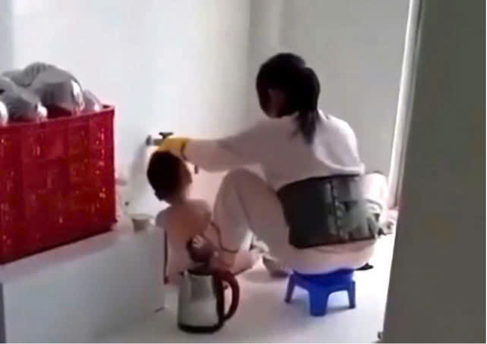 Liên tiếp bạo hành trẻ em ở Bến Tre và Bắc Ninh: Báo động đỏ về trách nhiệm giám sát