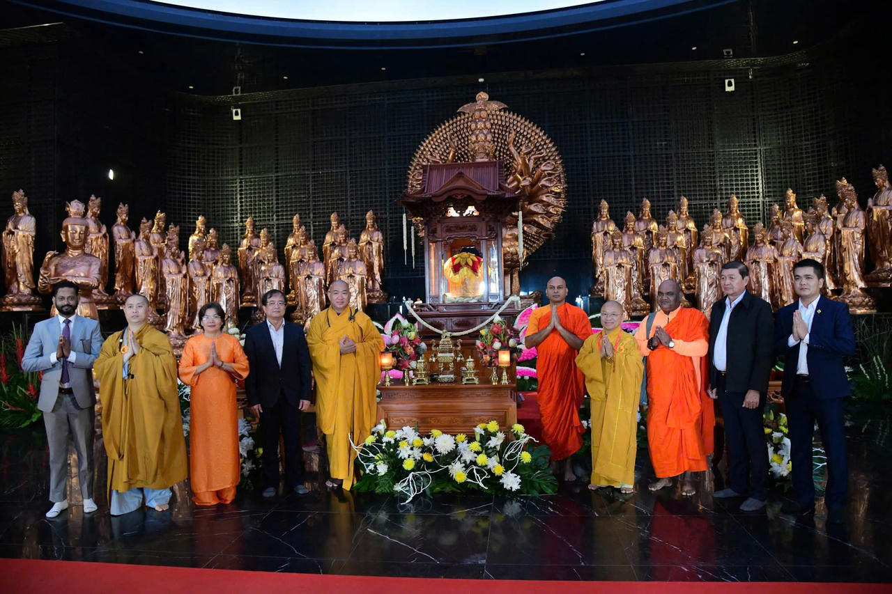 Cung rước Xá lợi Đức Phật từ núi Bà Đen về chùa Quán Sứ