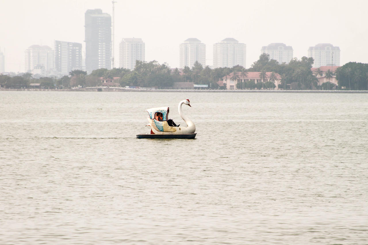 Hà Nội yêu cầu du thuyền, nhà nổi hồ Tây phải tháo dỡ trước 20/2