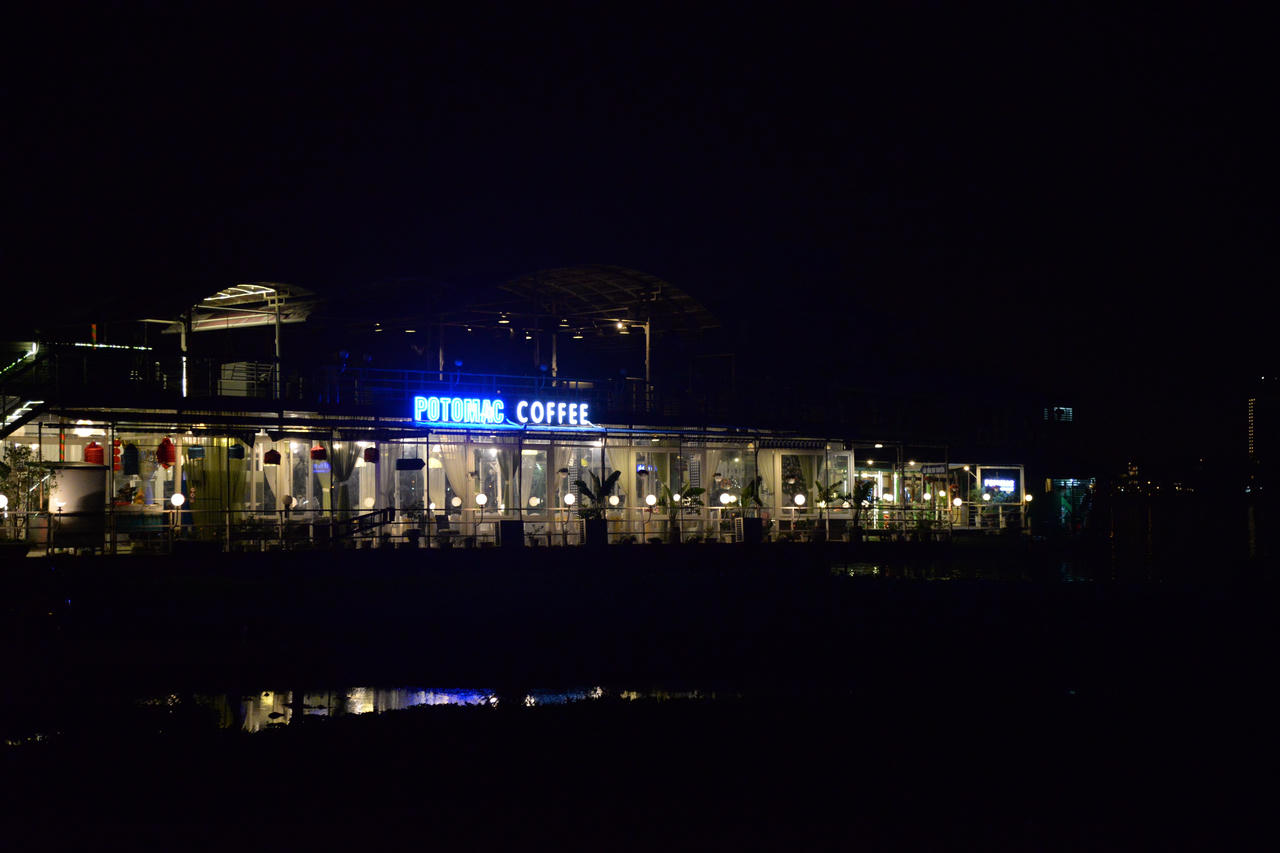 Hà Nội yêu cầu du thuyền, nhà nổi hồ Tây phải tháo dỡ trước 20/2