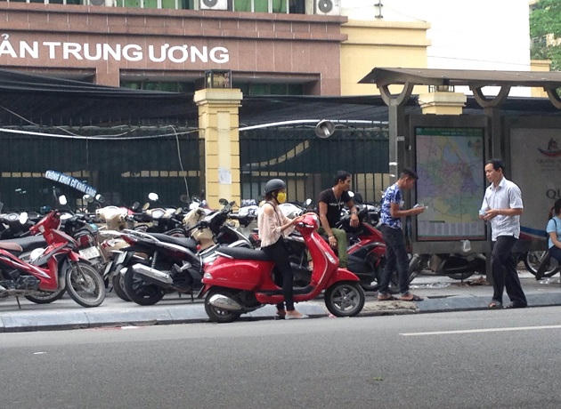 Hà Nội: Loạn thu phí tại bãi gửi xe quanh bệnh viện 