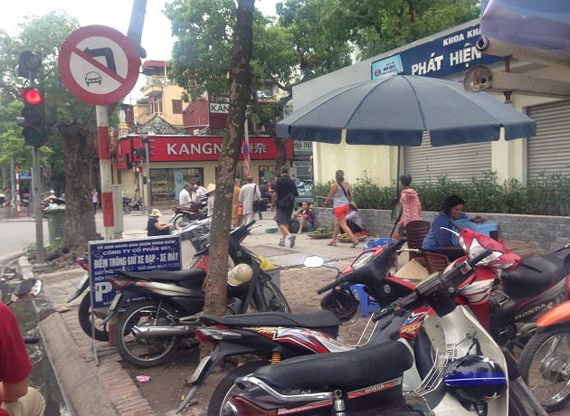 Hà Nội: Loạn thu phí tại bãi gửi xe quanh bệnh viện 