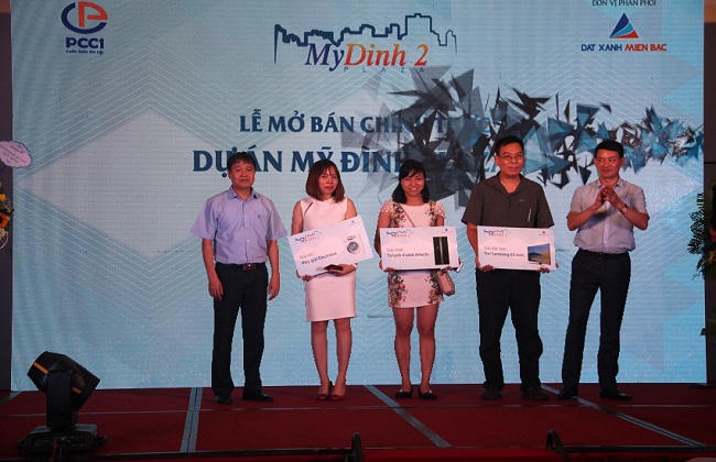 Hàng trăm cư dân Mỹ Đình Plaza 2 hứng khởi rước lộc vàng ngày mở bán