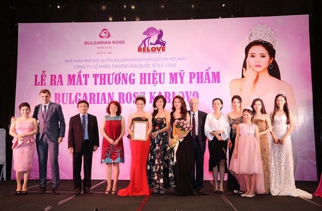 Phi Thanh Vân khoe vẻ đẹp quyến rũ 