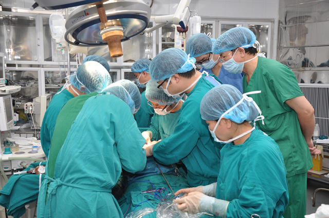 Bệnh viện đa khoa tỉnh Phú Thọ :  Thực hiện thành công ca ghép thận không cùng huyết thống đầu tiên tại Việt Nam.