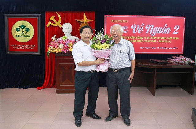 Hội hưu Supe Lâm Thao ra mắt tập thơ “Về nguồn 2” chào mừng kỷ niệm 55 năm ngày Công ty bước vào sản xuất.