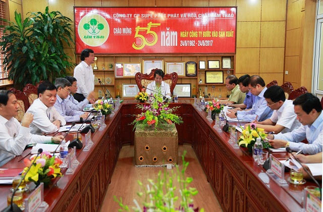 Đồng chí Bí thư tỉnh ủy Hoàng Dân Mạc thăm và làm việc tại Công ty CP Supe PP&HC Lâm Thao
