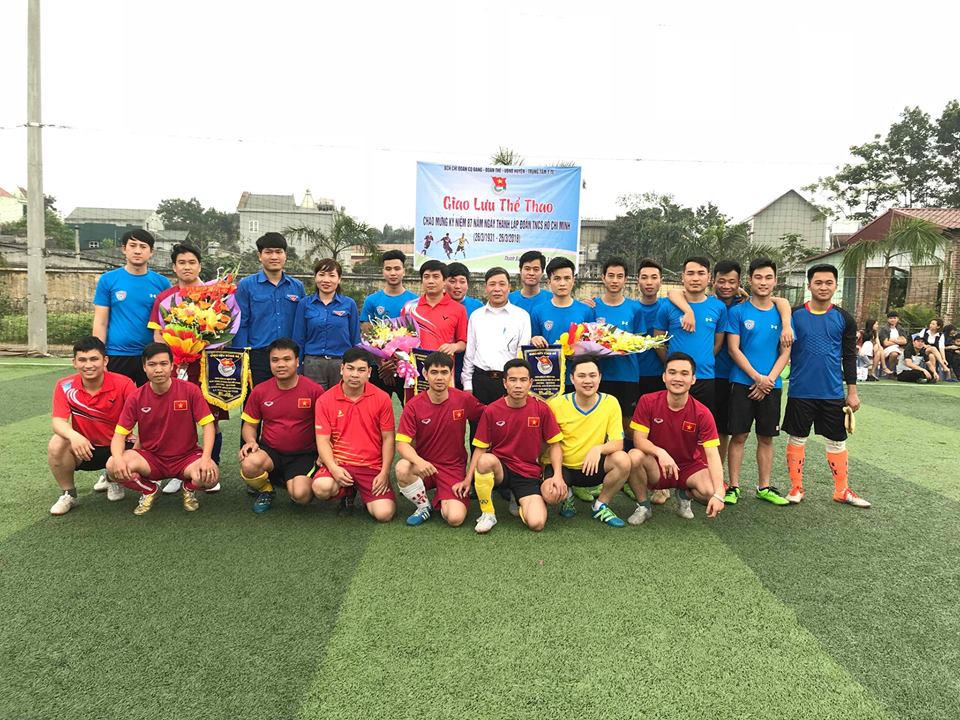 Trung tâm Y tế huyện Thanh Ba: Giao lưu bóng đá, mừng tháng Thanh niên.