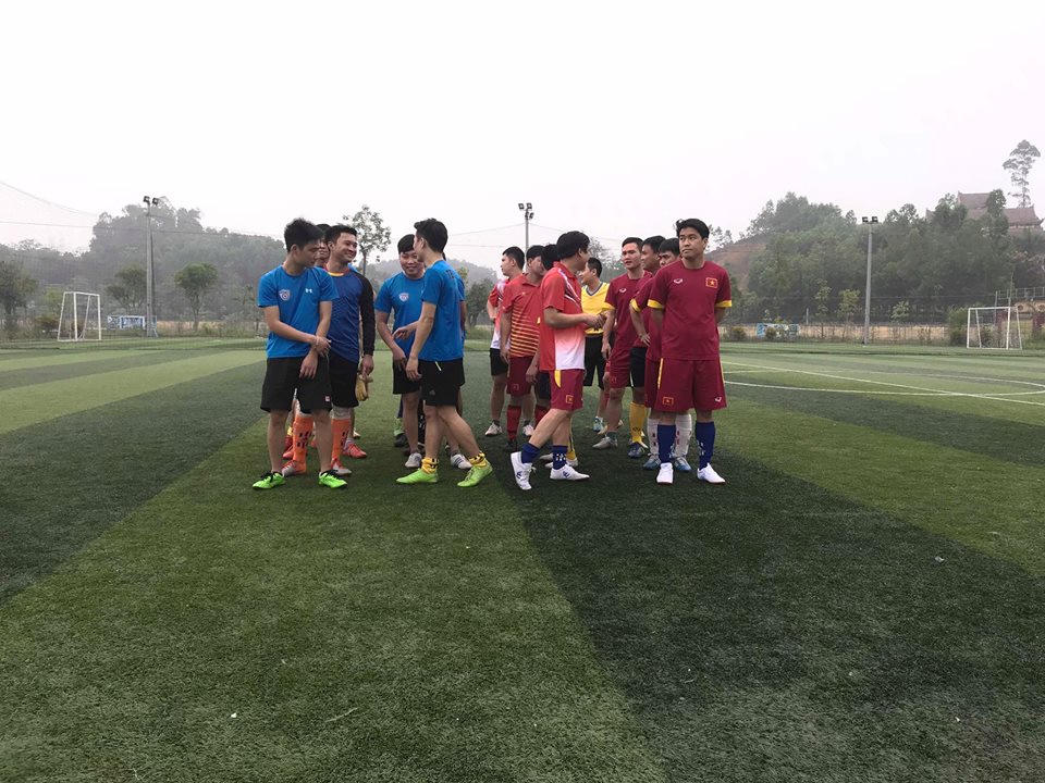 Trung tâm Y tế huyện Thanh Ba: Giao lưu bóng đá, mừng tháng Thanh niên.