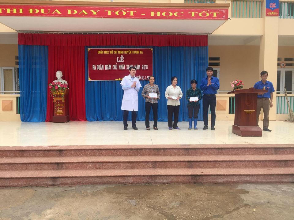 Trung tâm Y tế huyện Thanh Ba: Ra quân ngày Chủ nhật xanh, chào đón tháng Thanh niên