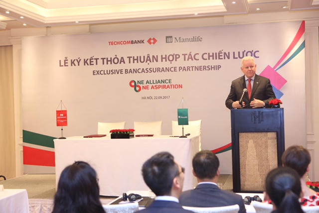 Hai đối tác hàng đầu về ngân hàng và bảo hiểm thiết lập quan hệ hợp tác 15 năm