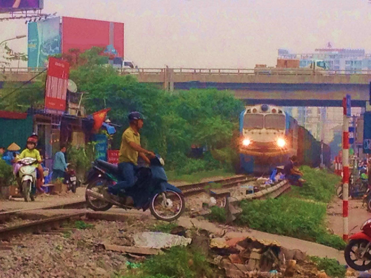 Cách tốt nhất để giảm tai nạn đường sắt ngang đường dân sinh