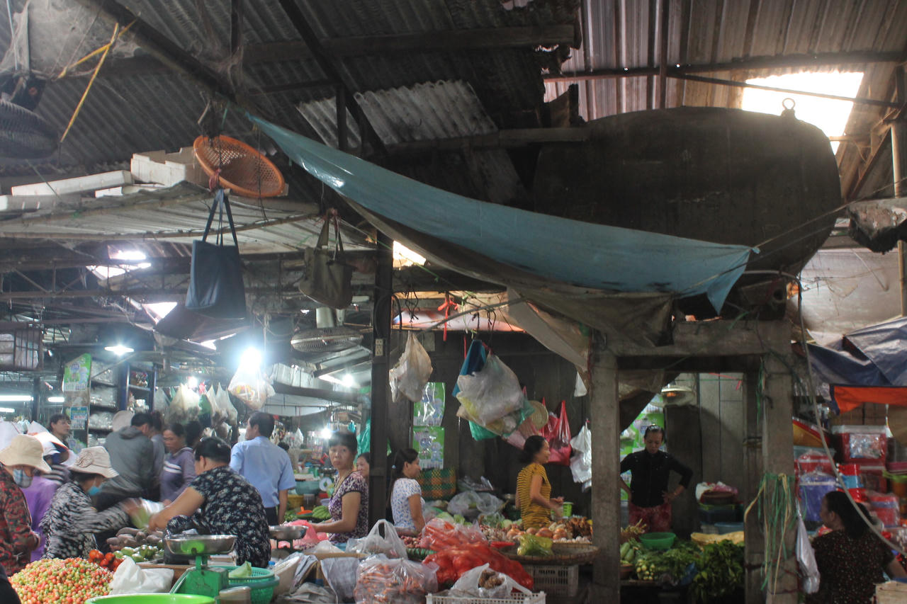 Nguy cơ cháy nổ tiềm ẩn bên trong chợ Sặt