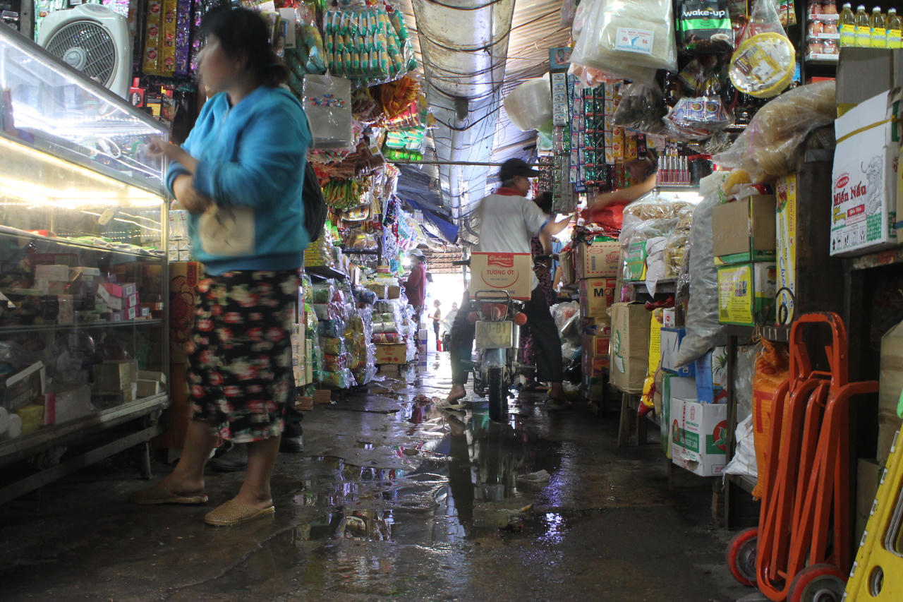 Nguy cơ cháy nổ tiềm ẩn bên trong chợ Sặt