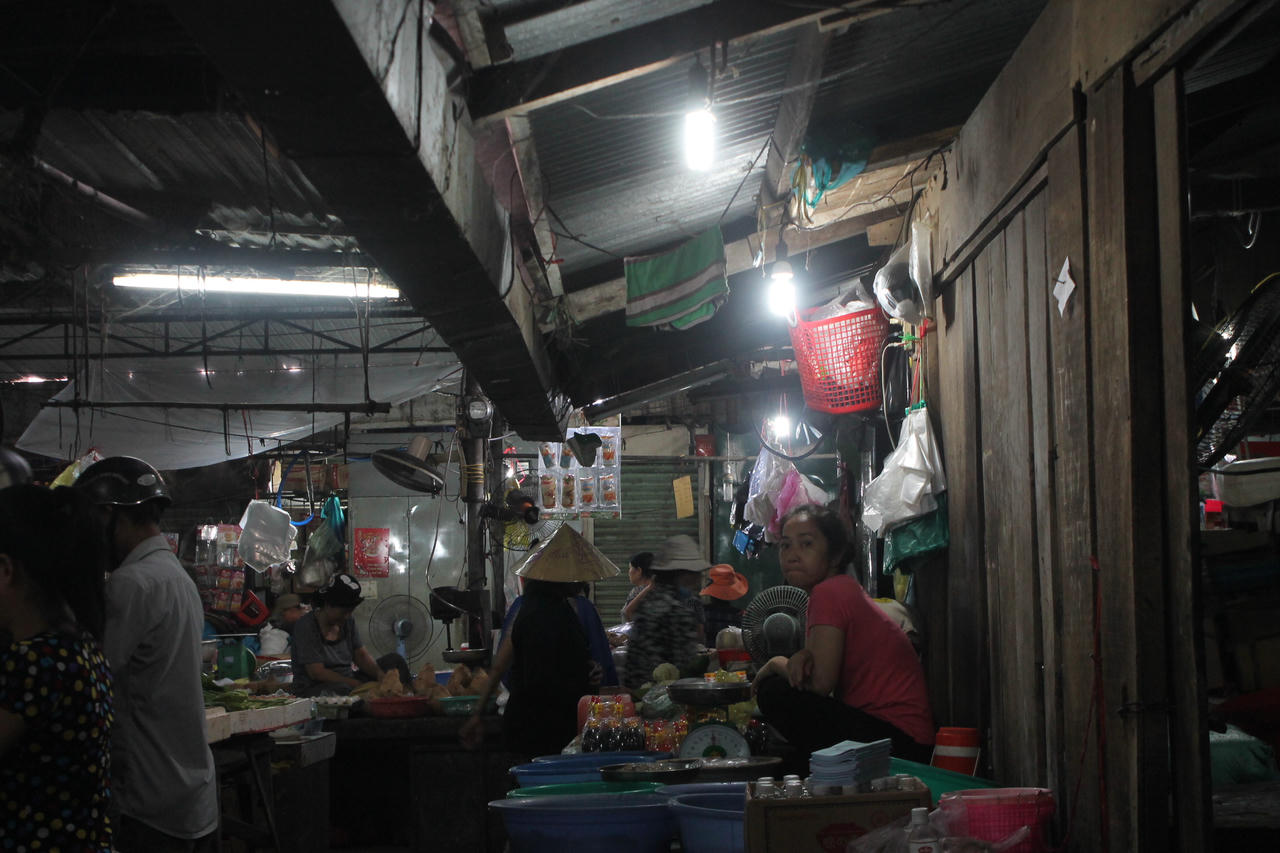 Nguy cơ cháy nổ tiềm ẩn bên trong chợ Sặt