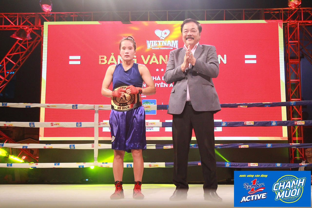 Nữ võ sĩ đến từ vùng “7 núi” An Giang nâng cao đai vô địch Number 1 