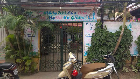 Bé trai rách dương vật nghi do vật sắc nhọn cứa ở nhà trẻ