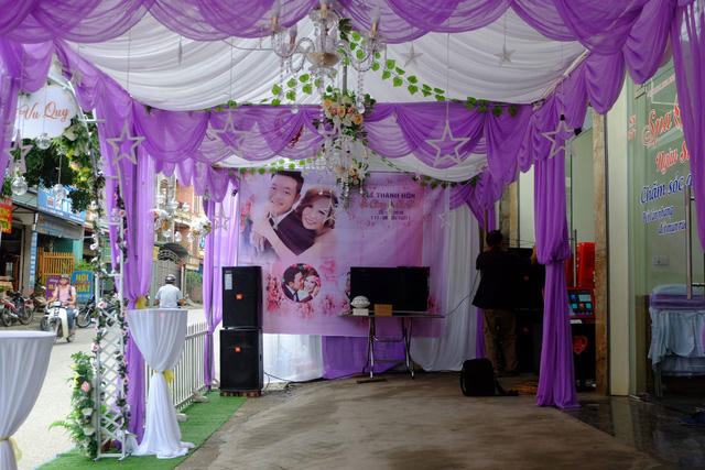 Chuyện hiếm có trong đám cưới cô dâu 61 tuổi, chú rể 26 tuổi