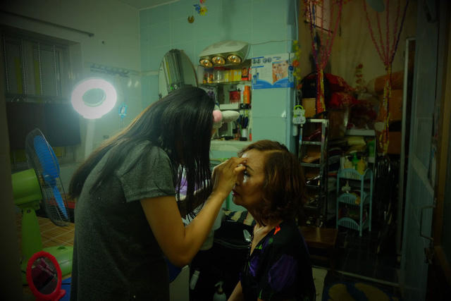 Cô dâu 61 tuổi 'trần tình' khi có người 'làm loạn' đám cưới 