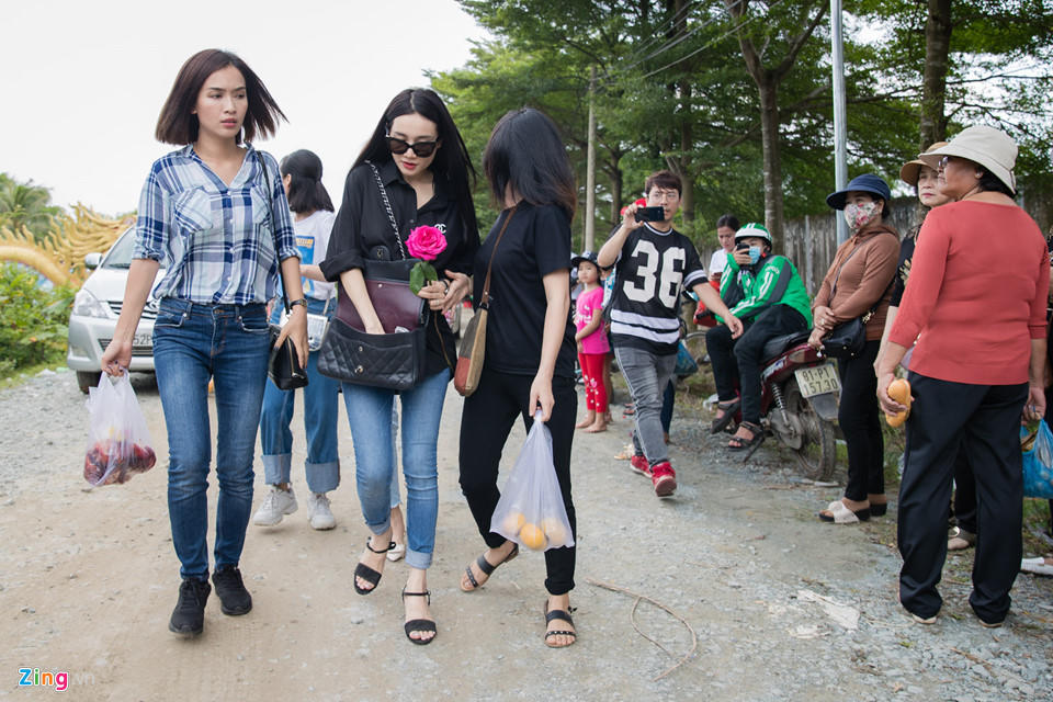 Lộ ảnh cưới lãng mạn và dàn sao dự đám cưới Trường Giang- Nhã Phương