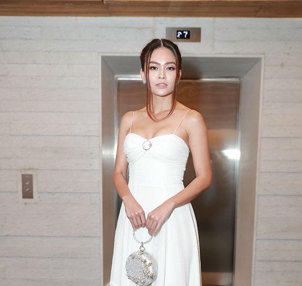 Lan Khuê rạng rỡ trong ngày cưới doanh nhân John Tuấn Nguyễn 