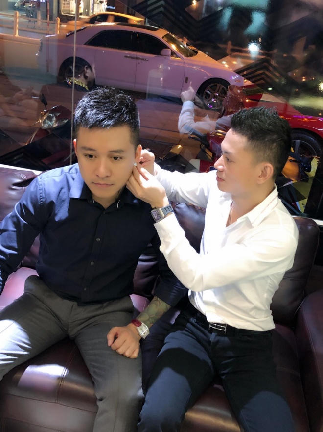 Tuấn Hưng mua nhẫn kim cương 7 tỷ nhân dịp sinh nhật