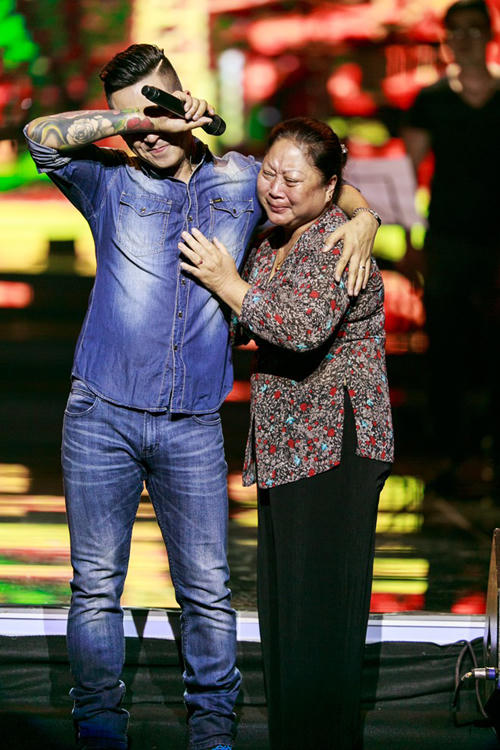 Mẹ ca sĩ Tuấn Hưng bán nhà để 'giải cứu' con