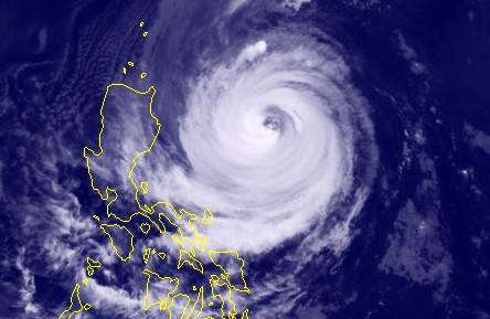 Bão Yutu mạnh cấp 12, di chuyển nhanh vào  Biển Đông 