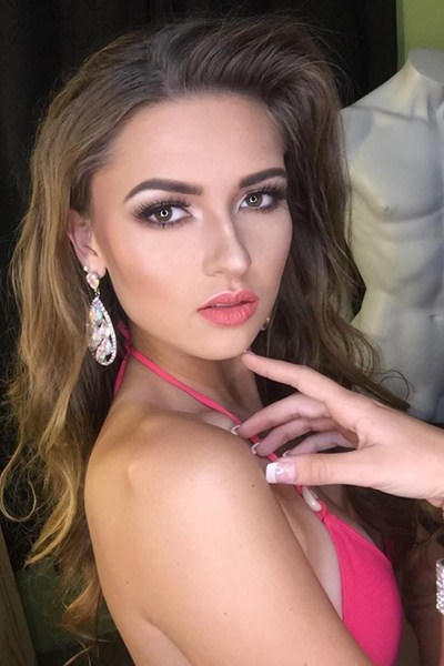 Hàng loạt thí sinh “Hoa hậu Trái đất” 2018 bị nhà tài trợ gạ tình?