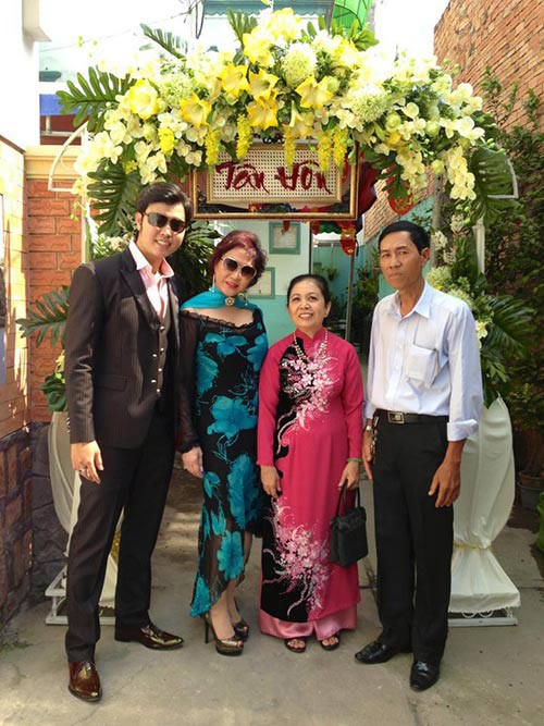 Chuyện ít biết về 2 cặp tình nhân lệch tuổi từng gây chấn động showbiz Việt 