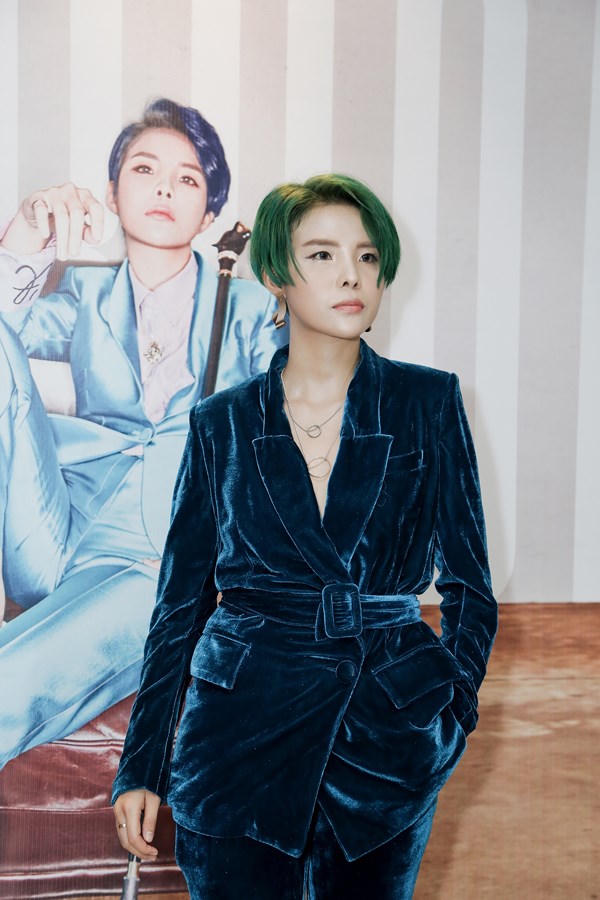 Ca sĩ Việt Nam đầu tiên nhận được tour quảng bá album tại nước ngoài