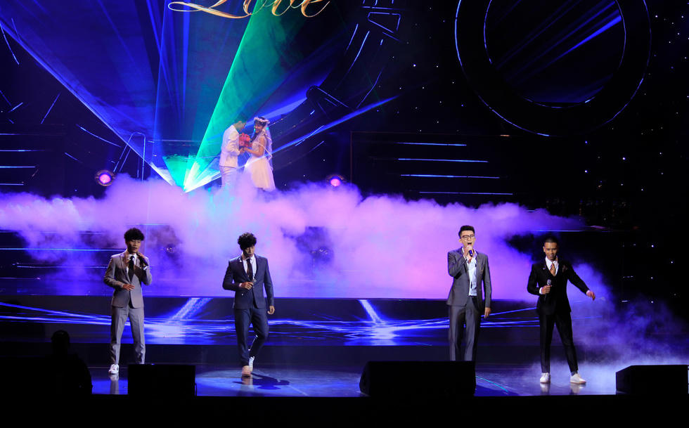 Shayne Ward 'đốn phim' khán giả Hà Nội 