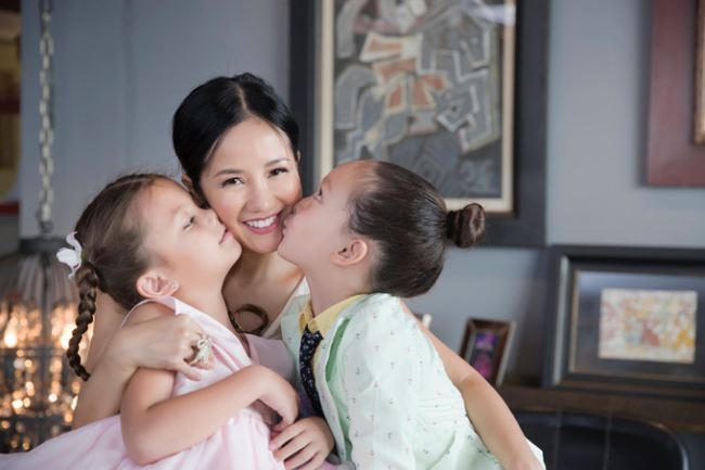 Hồng Nhung tiết lộ hai con phải điều trị tâm lý khi thấy bố bên người phụ nữ khác