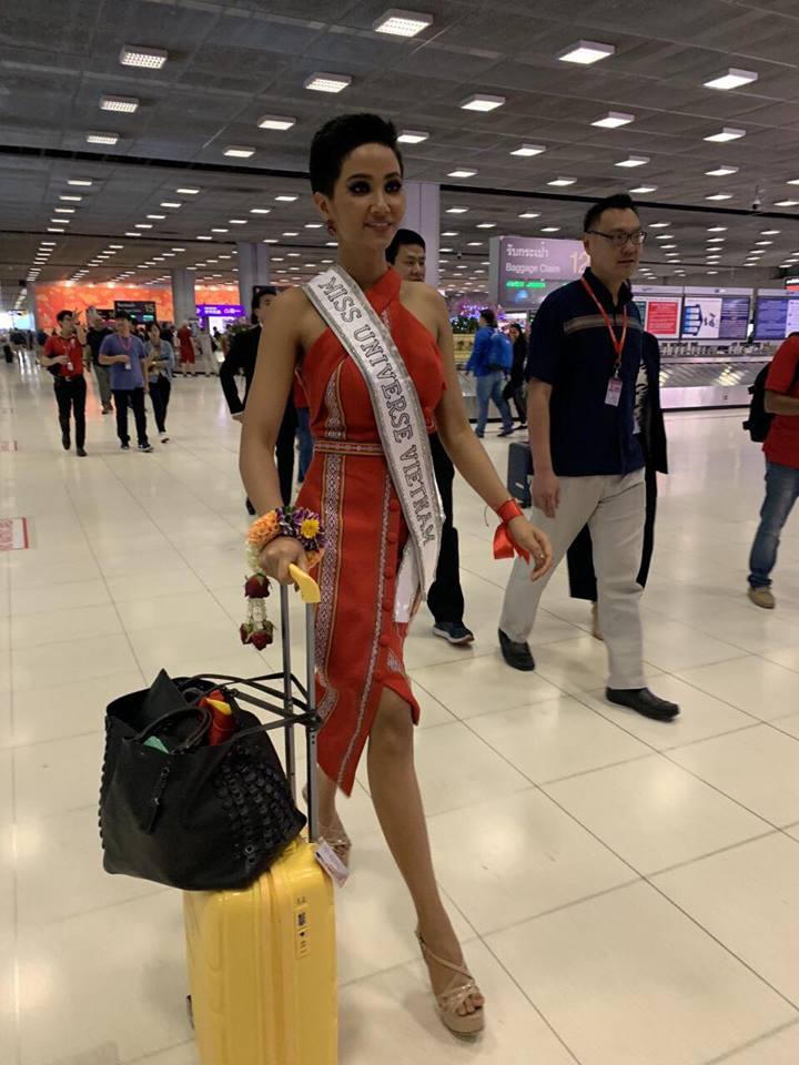 H'Hen Niê rạng rỡ tại Băng Cốc, kết thân Hoa hậu nước chủ nhà