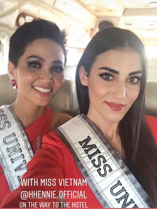 H'Hen Niê rạng rỡ tại Băng Cốc, kết thân Hoa hậu nước chủ nhà