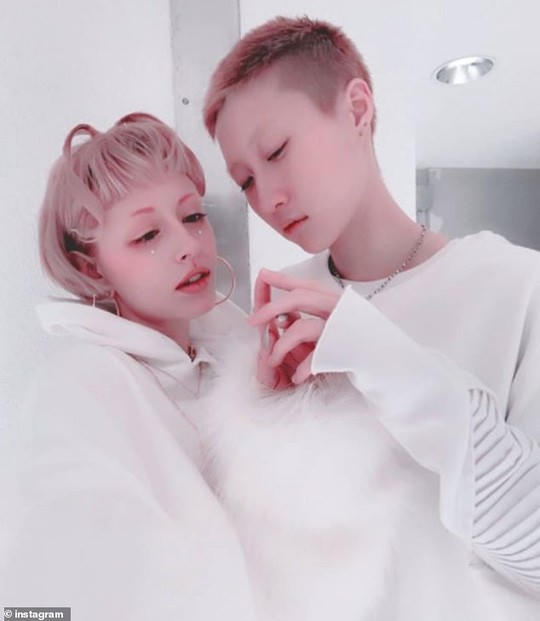 Ngô Ỷ Lợi viết tâm thư sau lùm xùm hồi ký Thành Long