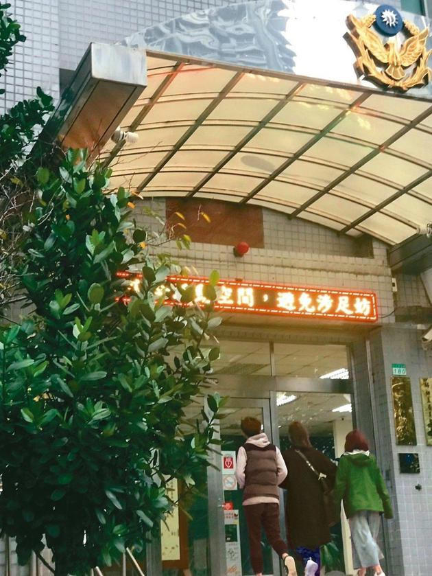 Tài tử phim  'Bao Thanh Thiên' tới đồn cảnh sát sau cáo buộc cưỡng hiếp