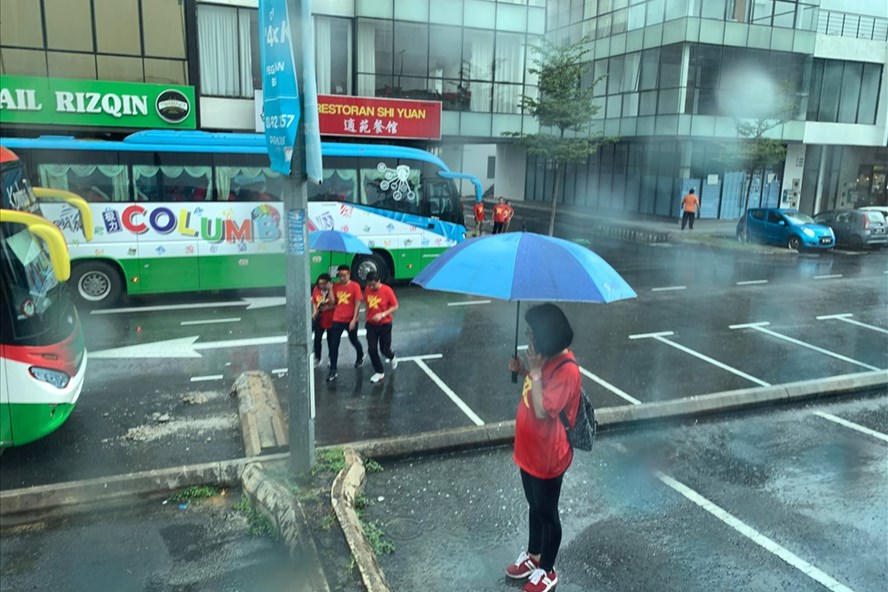 Mưa như trút nước ở Kuala Lumpur, trận chung kết AFF có bị hủy?