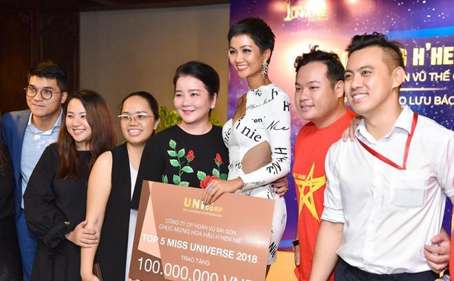 H'Hen Niê dành trọn tiền thưởng “nóng” làm từ thiện