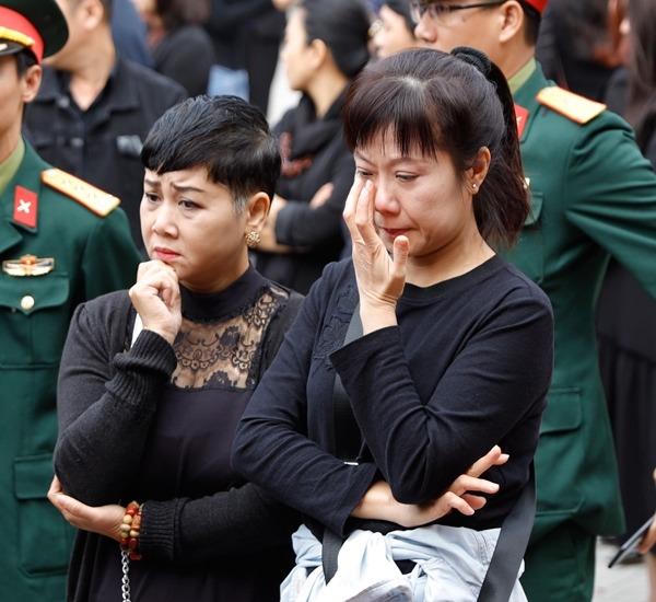 Nghệ sĩ tên tuổi rơi nước mắt tiễn đưa NSND Anh Tú