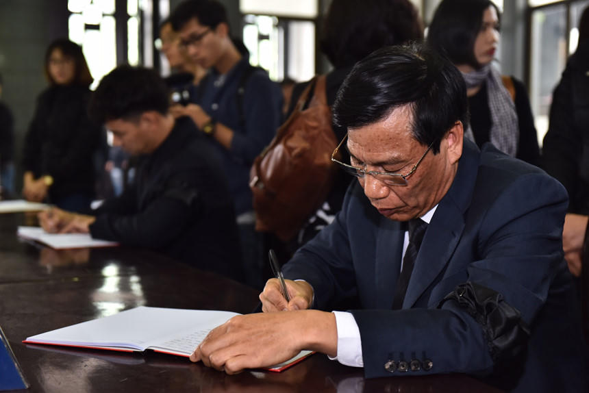 Nghệ sĩ tên tuổi rơi nước mắt tiễn đưa NSND Anh Tú