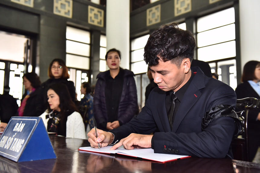 Nghệ sĩ tên tuổi rơi nước mắt tiễn đưa NSND Anh Tú