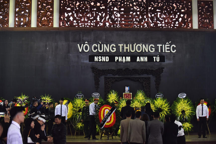 Nghệ sĩ tên tuổi rơi nước mắt tiễn đưa NSND Anh Tú