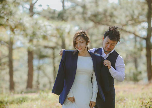 Tiến Đạt chia sẻ hạnh phúc sau ngày nắm tay vợ vào hôn trường