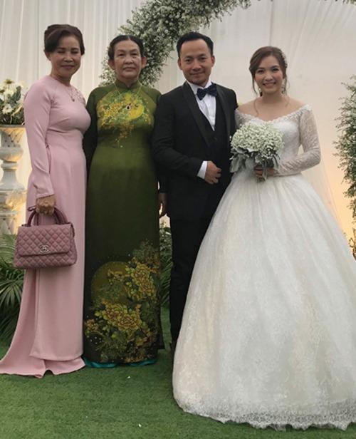 Tiến Đạt chia sẻ hạnh phúc sau ngày nắm tay vợ vào hôn trường